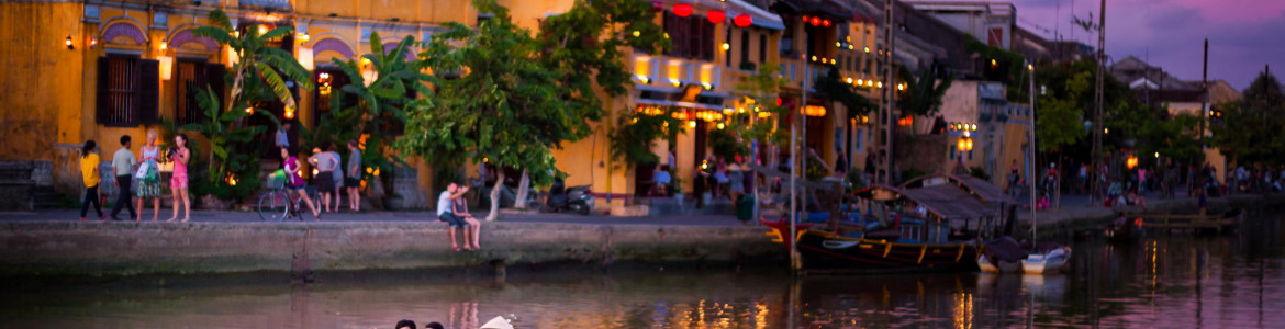 Tour Ăn tối trên tàu trên sông Hoài - Hội An