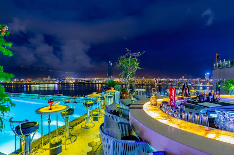 Sevva Sky Lounge New Orient Ở New Orient Hotel Da Nang | Đà Nẵng |  Travelmart.Vn